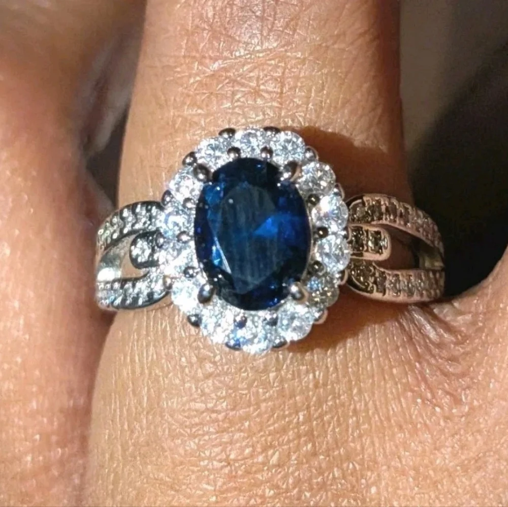 Stunning Ladie's Sapphire Gemstone Zirconia Engagement Ring Sz 7